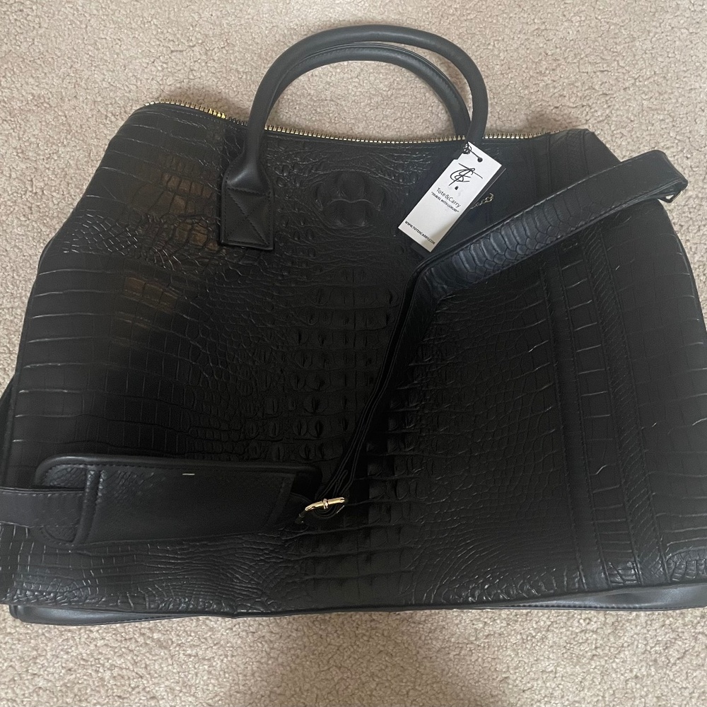Brand New with tags! Tote&Carry BLACK APOLLO 2 FAUX CROCODILE SKIN DUFFLE BAG XL